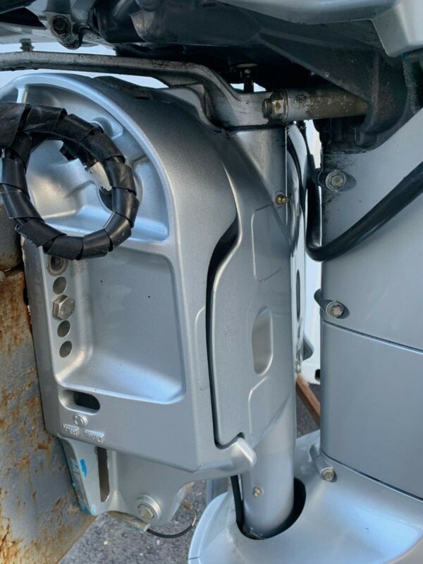 2014 Honda 250hp 4-Stroke 30-shaft outboard motor - Image 3