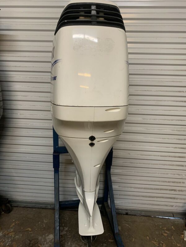 2010 Suzuki 300hp 4 Stroke 25 Outboard Motor