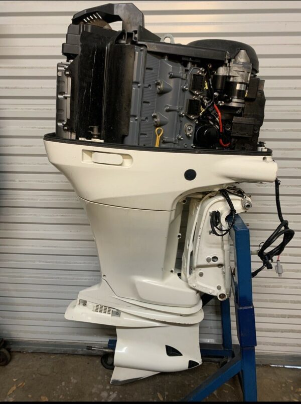 2010 Suzuki 300hp 4 Stroke 25 Outboard Motor - Image 4