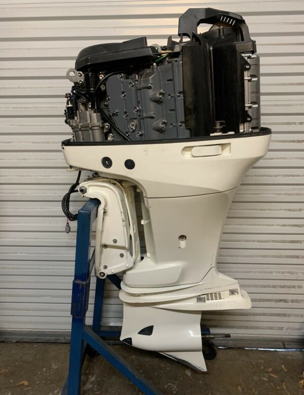 2010 Suzuki 300hp 4 Stroke 25 Outboard Motor - Image 3