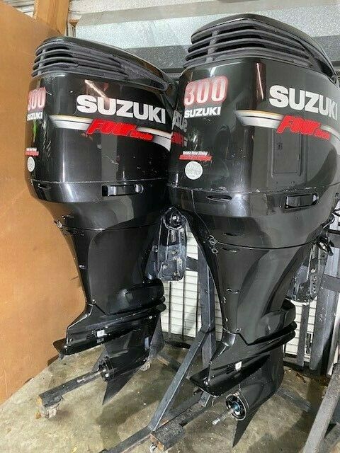 2010 Suzuki 300hp 4 Stroke 25 Shaft Outboard Motors