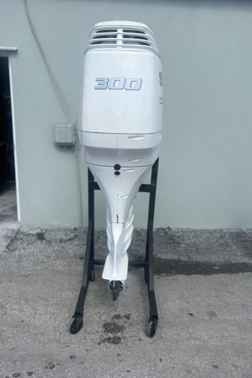 2010 Suzuki 300hp 4 Stroke 30 Shaft Outboard Motor
