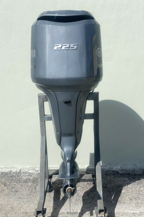 2010 Yamaha 225hp 4 Stroke 25 Shaft Outboard Motor