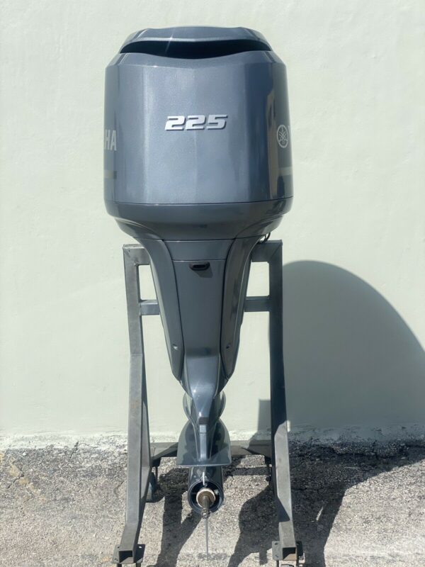 2010 Yamaha 225hp 4 Stroke 25 Shaft Outboard Motor