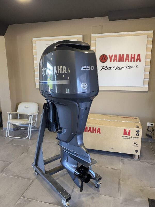 2010 Yamaha 250hp 4-Stroke-25 Shaft-Outboard Motor
