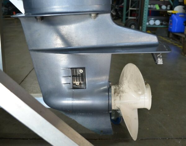 2010 Yamaha 25hp 4-stroke long-shaft outboard motor - Image 3