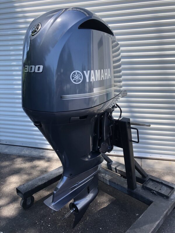 2010 Yamaha 300hp 4 Stroke 25” Outboard Motor