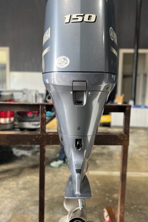 2014 Yamaha 150 HP F150LA 20” Shaft RH Outboard Motor Engine with only 494.1 Hours! Motor is super clean Like new.
