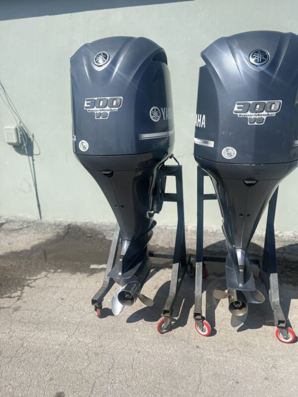 2014 YAMAHA 300HP 4 STROKE OUTBOARD MOTOR WITH 25″ SHAFT