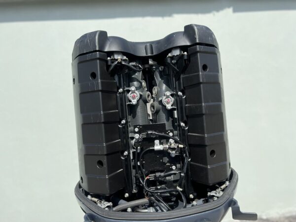 2018 Yamaha 350hp V8 4 Stroke 30 Shaft Outboard Motor - Image 3