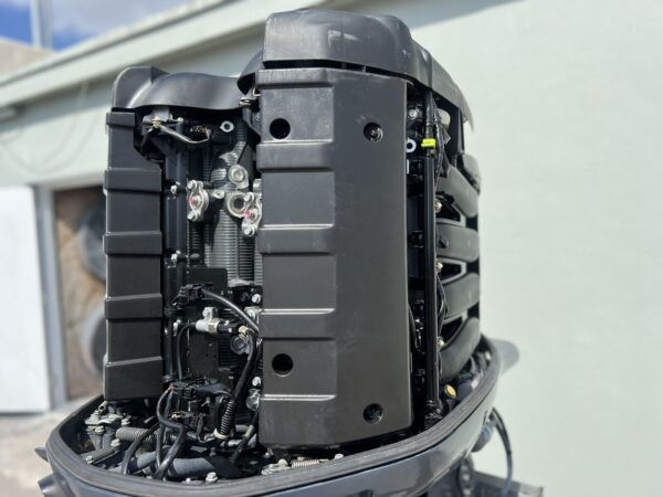 2018 Yamaha 350hp V8 4 Stroke 30 Shaft Outboard Motor - Image 4