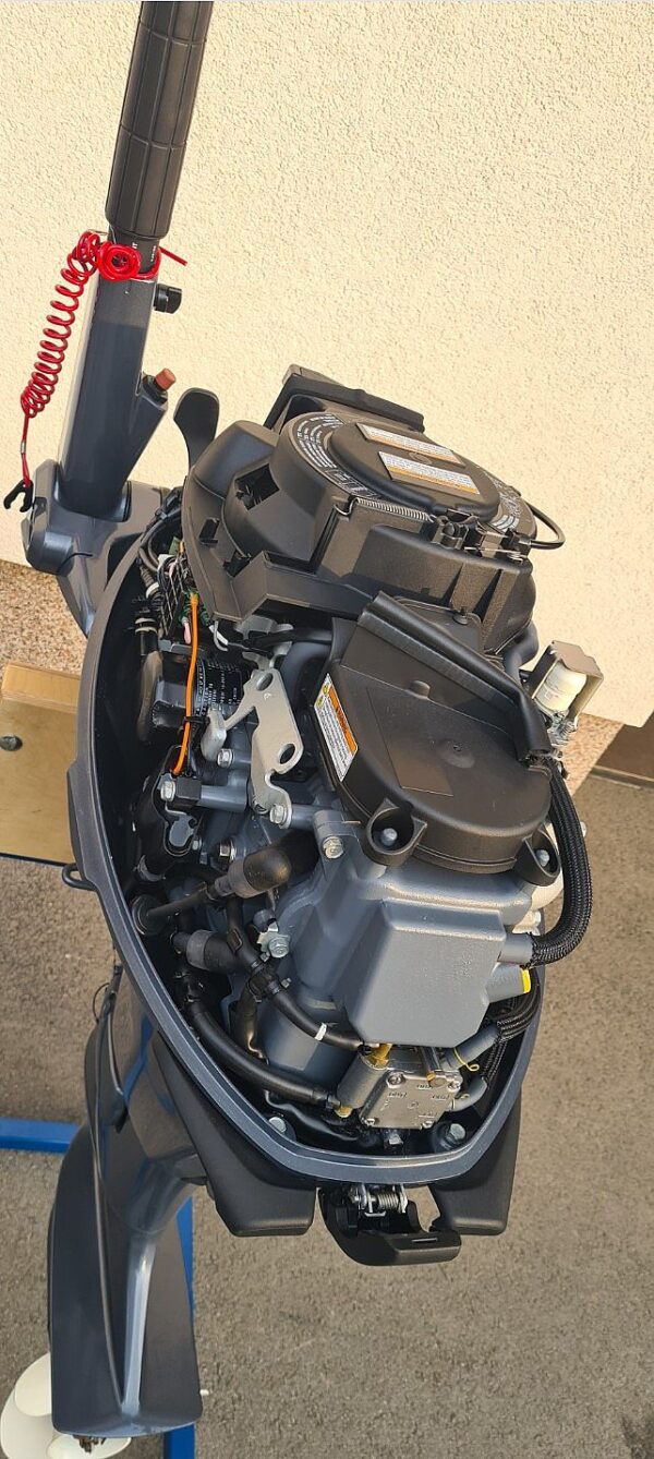 2012 Mercury 20hp 4 Stroke 20 Shaft Outboard Motor - Image 3