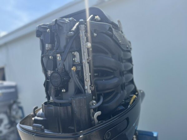 2011 Suzuki 175hp 4-Stroke 25” Outboard Motor - Image 4