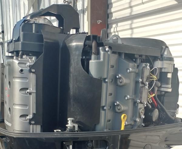 2011 Suzuki 300hp 4 Stroke 25” Outboard Motor - Image 4