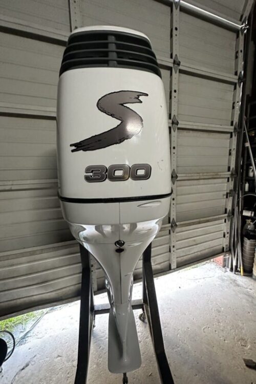 2011 Suzuki DF300 300hp 4 Stroke 25” Shaft Outboard Motor