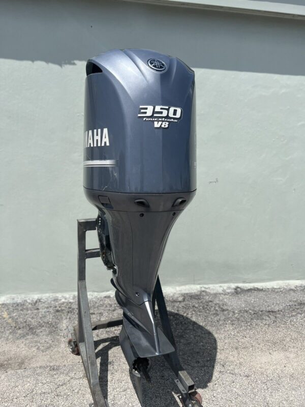 2011 Yamaha 350hp V8 4 Stroke 25 Shaft Outboard Motor