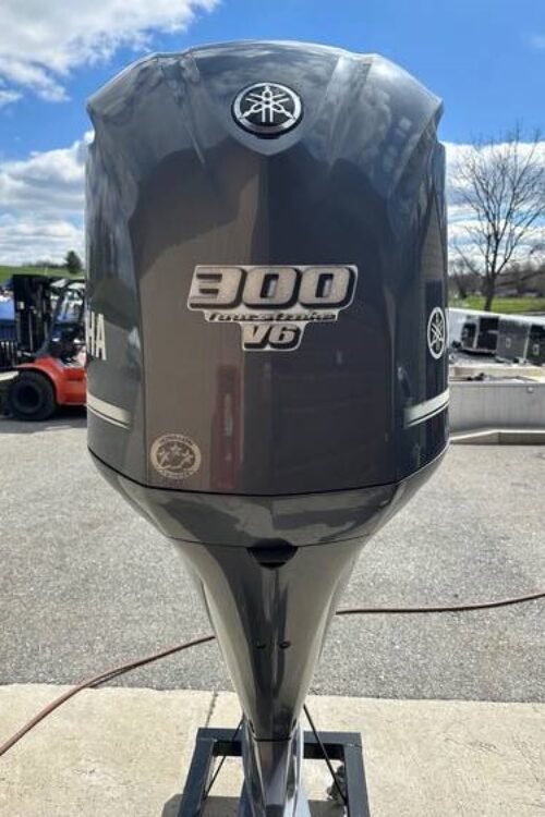 2011 Yamaha F300UCA 300hp 4 Stroke 30″ shaft Outboard Motor 505 Hours