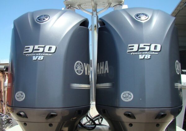 Pair 2015 Yamaha 350HP V8 4-Stroke 25-shaft outboard motors